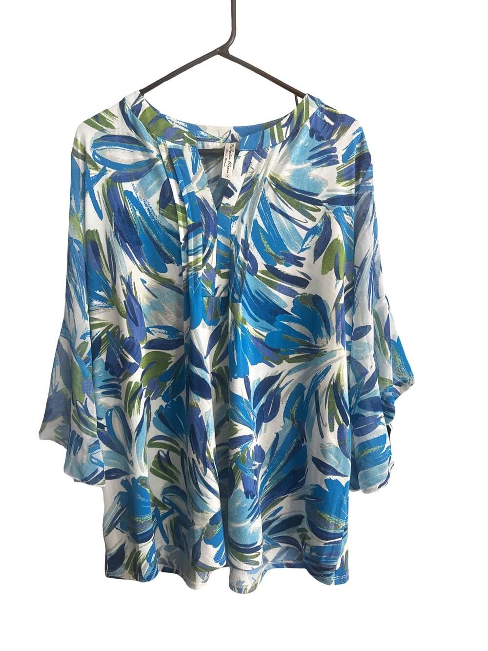 Per Seption woman Blue and Green Floral Print Split V-Neck 3/4 Flare Sleeve Blou